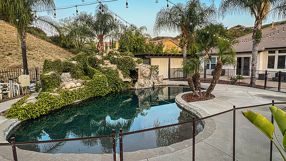 0199_720Creekside